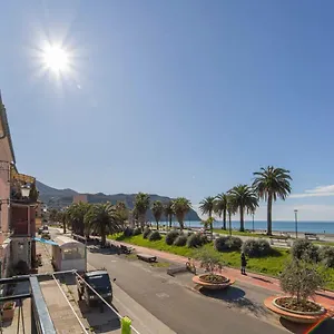https://105-la-casa-di-jacopo-riva-trigoso-20-metri-spiaggia.hotelitalianriviera.com